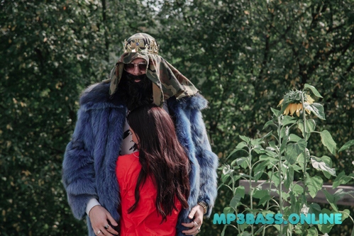 Песня MOLLY - Мне Нравится (feat. Big Russian Boss)